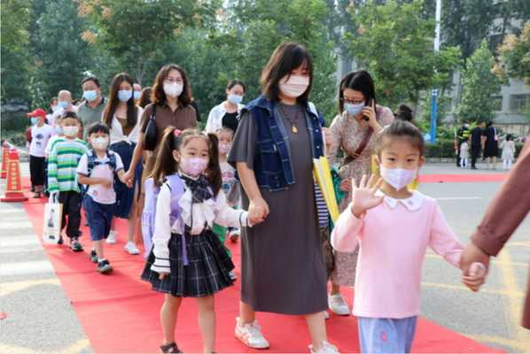 梦想起航    快乐成长——平邑县第四实验小学举行一年级开学典礼(图1)