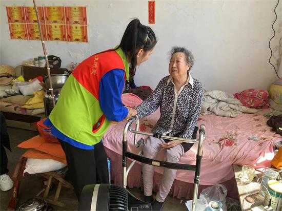 平邑街道吴家庄社管委联合沂蒙义工协会走访困难群众(图3)