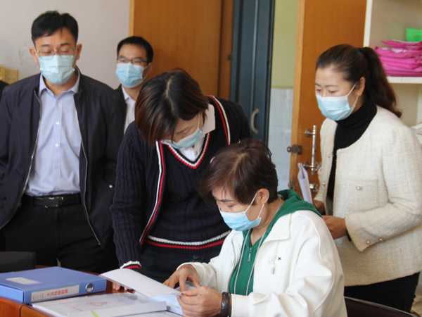 省“四进”工作组到平邑县实验小学教育集团督导疫情防控   (图2)