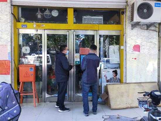 平邑街道：开展沿街商铺扫码督查行动(图3)