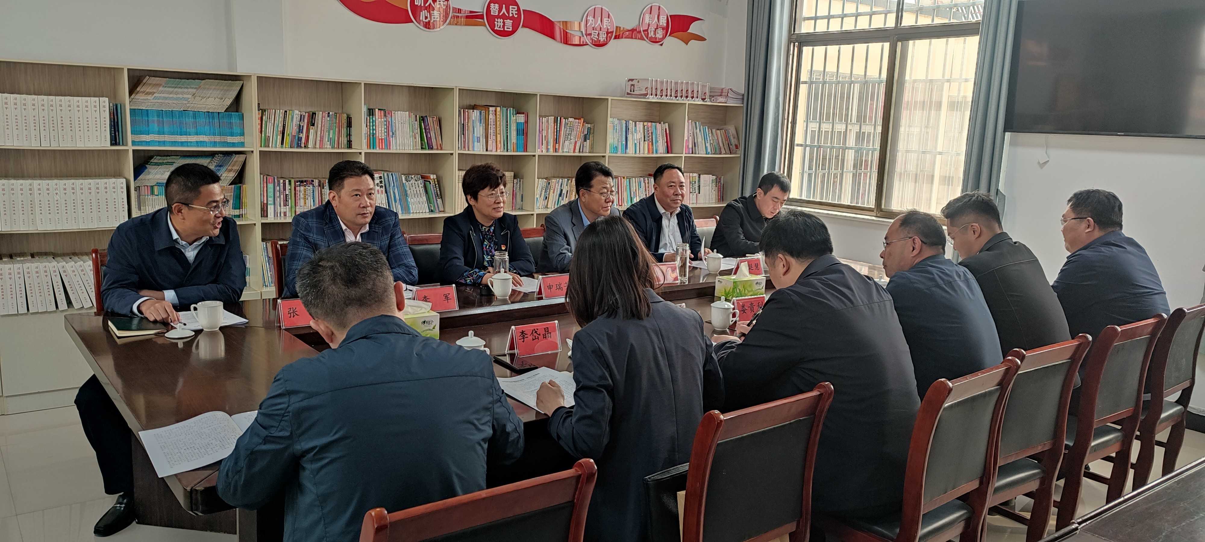 申瑞芳到第一书记任职村现场办公(图1)