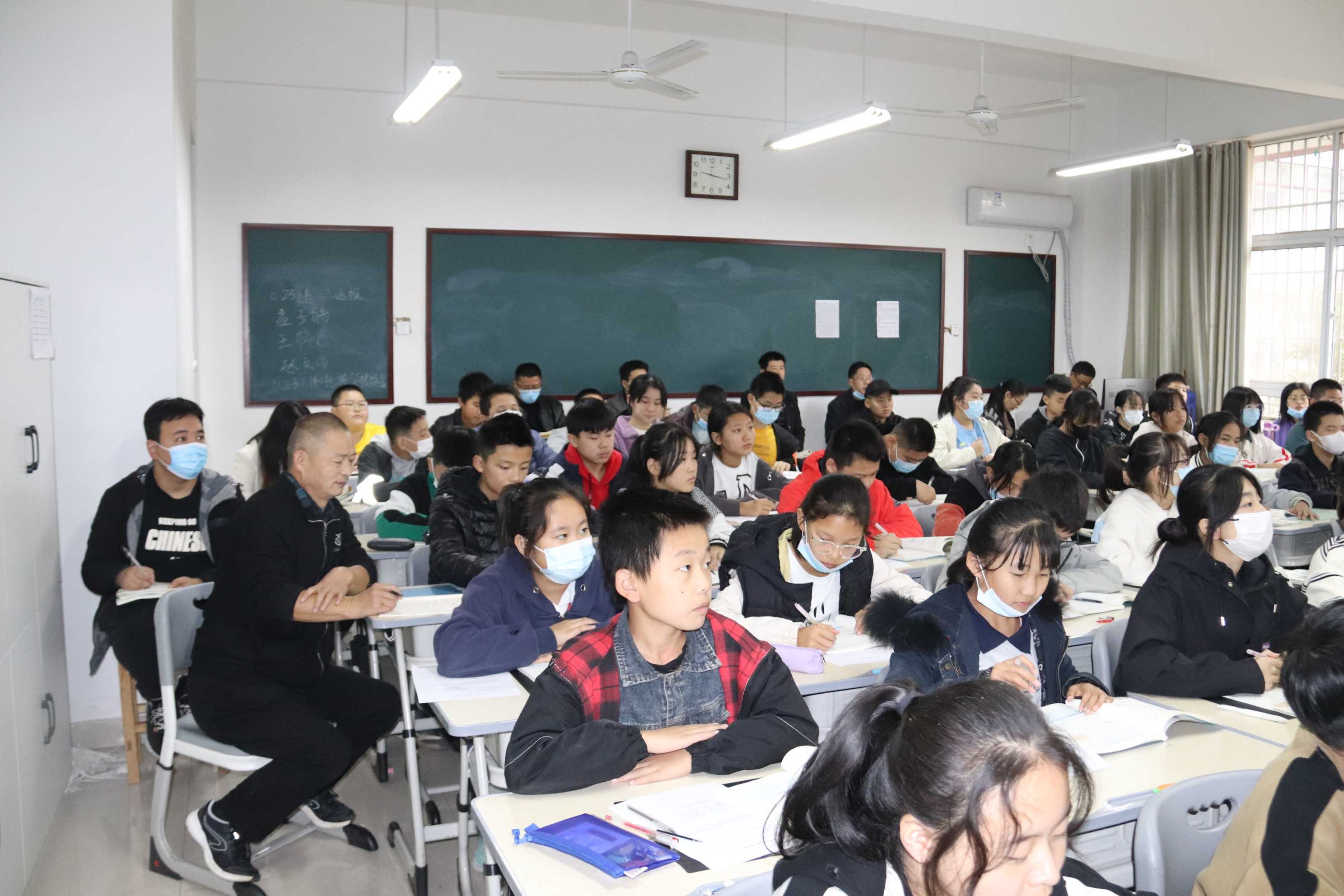 地方二中到蒙阳实验中学开展教学管理交流研讨活动(图1)
