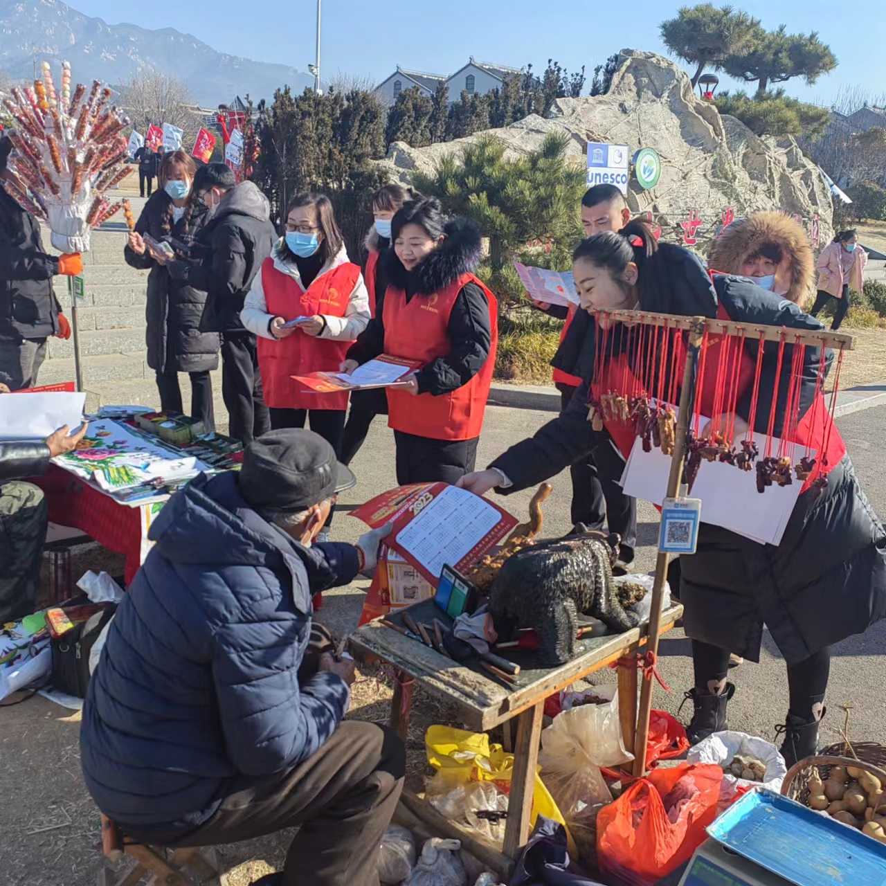 柏林镇开展“春节法治文化进景区” 普法宣传活动(图2)
