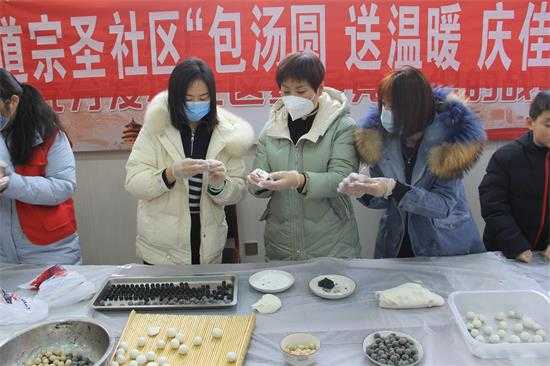 【新时代文明实践】志愿服务庆元宵 传承民俗育新风——平邑街道宗圣社区开展元宵节志愿服务活动(图1)