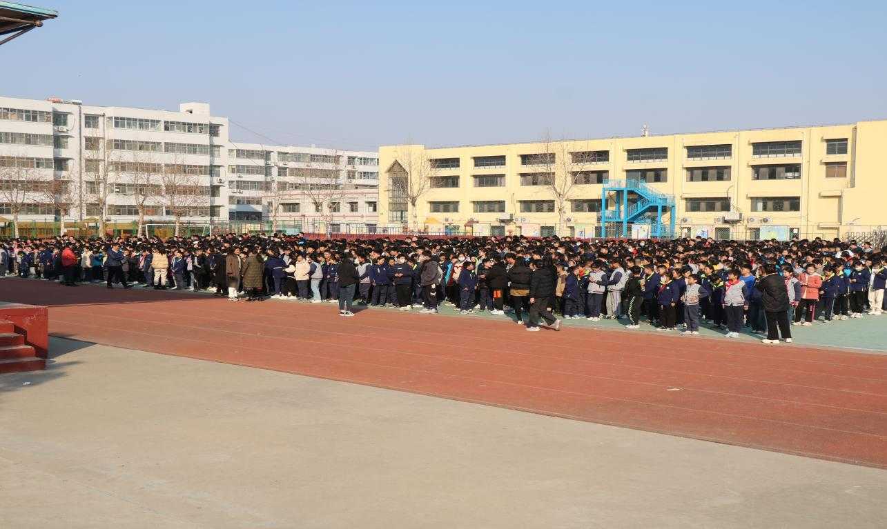 平邑兴蒙学校举行防震应急疏散演练活动(图4)