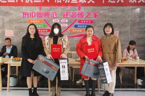 平邑街道汇金湾社区举行“迎三八 庆三八”活动暨最美“半边天”颁奖仪式(图3)