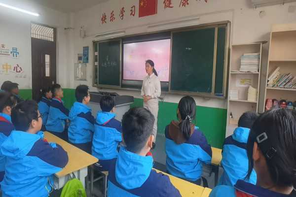 第二实验小学开展红色文化进课堂活动(图1)