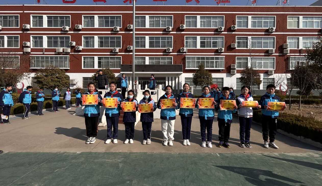 平邑县第二实验小学举行“最美学生”评选活动(图2)