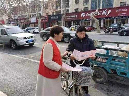 “情暖半边天  法在她身边” ——平邑街道开展妇女维权普法宣传活动(图1)
