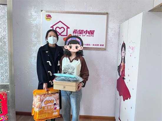 平邑街道团工委开展“希望小屋”物资发放活动(图1)