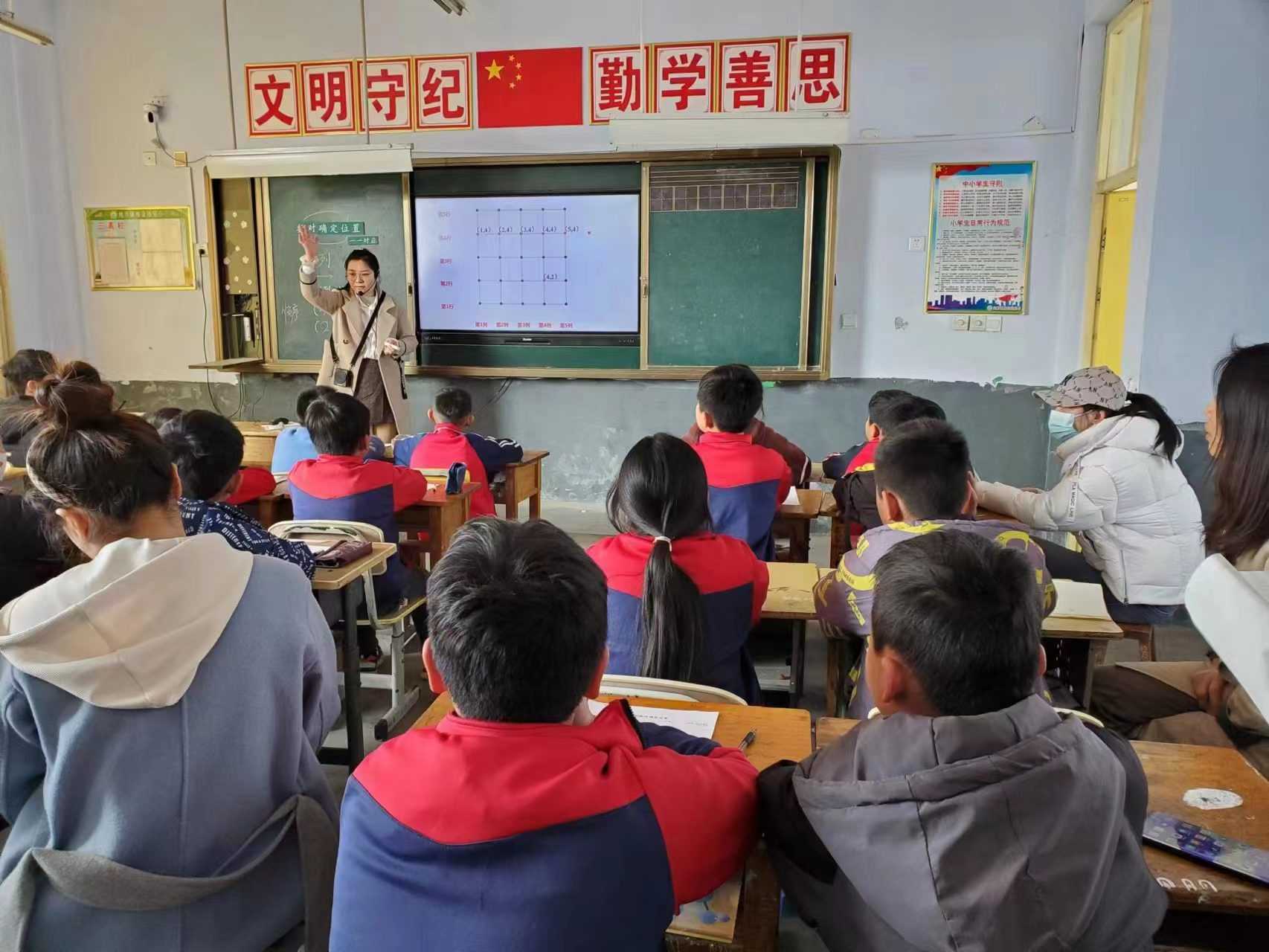 送课交流助成长，引领示范促提升 ——县教研室小学数学送课下乡到南金池完小(图1)