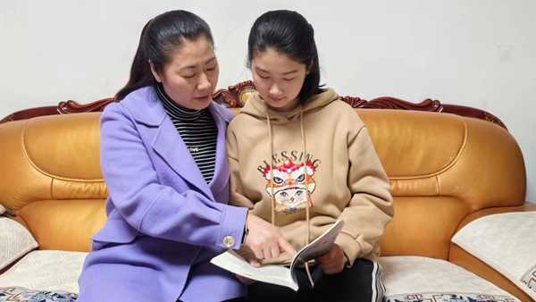 山东平邑：实验小学教育集团“阅读点亮心灵    书香润泽人生”(图1)