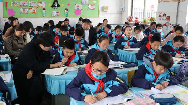 山东平邑：实验小学教育集团牵手山大探研大单元(图3)