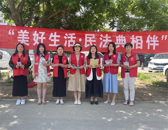 平邑街道开展“美好生活·民法典相伴”主题宣传活动(图1)