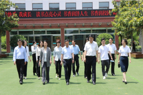 市县妇联调研组走进第四实验小学 调研“性别平等教育进中小学”项目开展情况(图3)