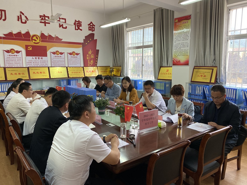县教体局到地方二中进行教育教学视导(图1)