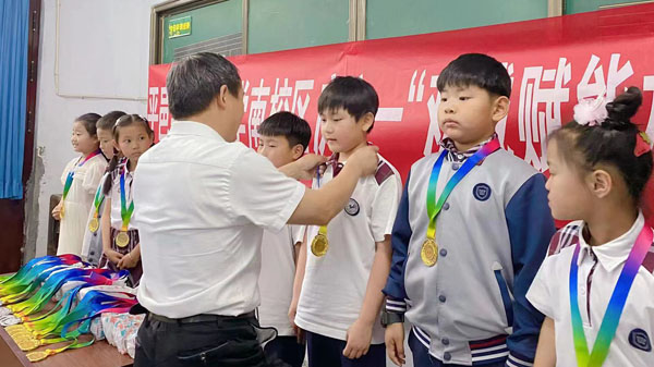 山东平邑:实验小学教育集团南校区举办“双减赋能杯”围棋赛(图5)