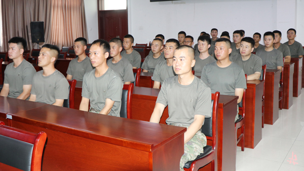 山东平邑：省“十佳兵妈妈”包庆荣为部队官兵送去亲手缝制的鞋垫(图2)