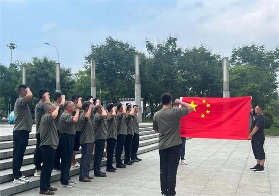 平邑街道：东城片区退伍军人志愿服务队成立暨授旗仪式(图1)