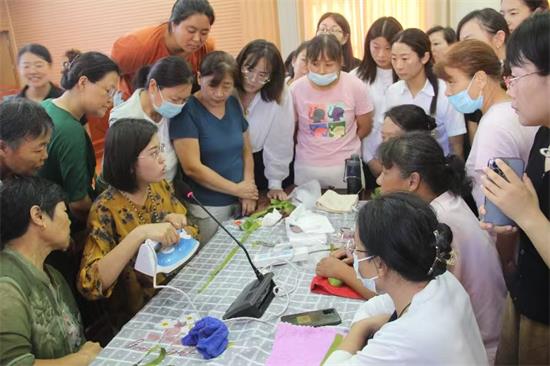 山东省乡村女工匠农匠培育走进平邑街道之“古法盘扣”培训(图2)