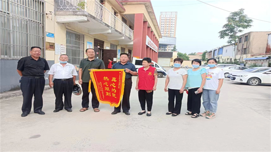 【四雁工程】“头雁”入社区  情暖居民心—李学勇(图2)