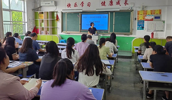 平邑县第二实验小学“三篇章”积极做好秋季开学准备工作(图2)