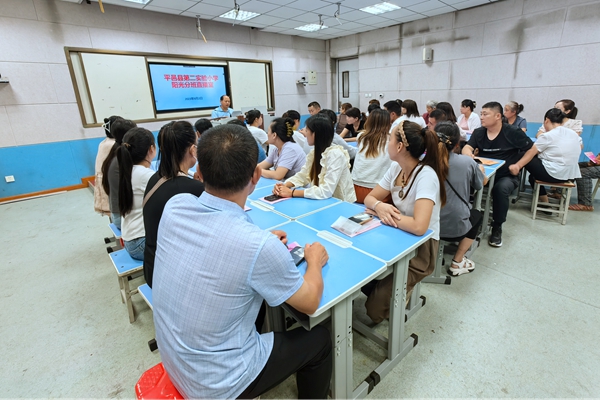 平邑县第二实验小学举行新生“阳光分班”活动