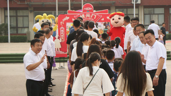 山东平邑：实验小学教育集团新生开学啦！仪式感满满！(图6)