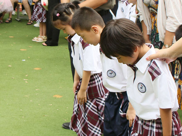 仪式感拉满！平邑县实验小学文化路校区举行2023级新生“开蒙礼”(图4)