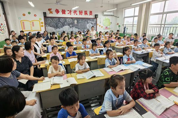 平邑县第二实验小学举行优质课比赛活动