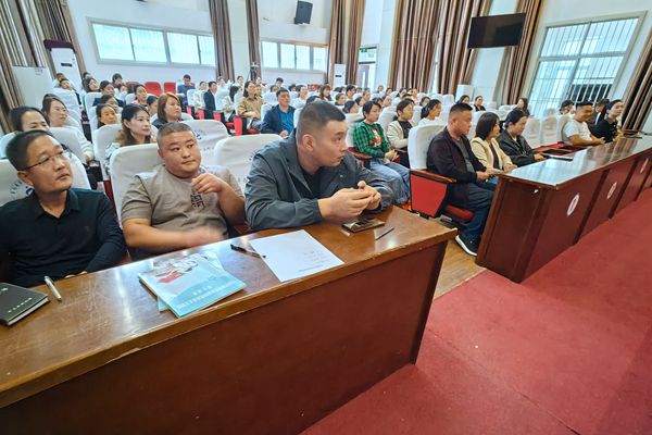平邑县第二实验小学举行2023级校级家委会委员聘任仪式(图2)