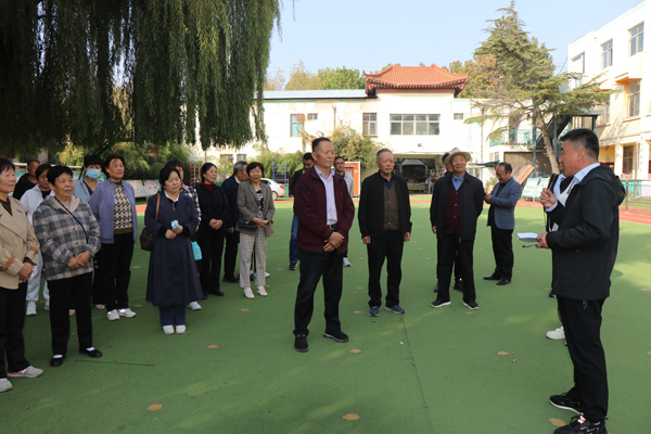 山东平邑：实验小学教育集团开展九九重阳“回家”看  (图1)