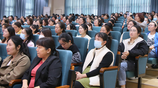 山东平邑：感动中国十大孝子王凯到实验小学(图3)
