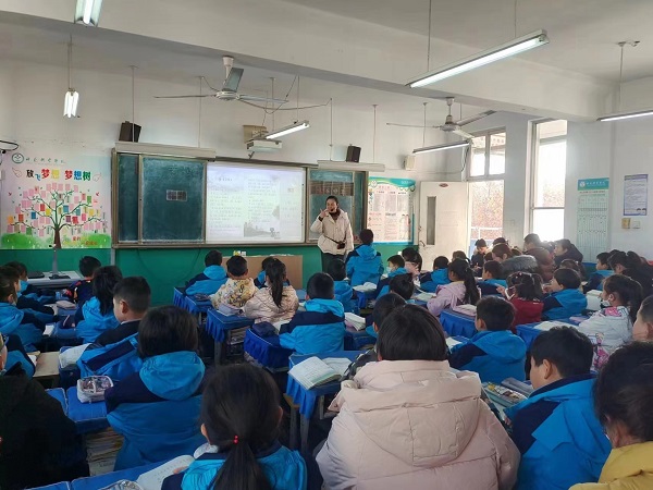 展魅力，促成长——平邑兴蒙学校举行“新课标 新课堂”骨干教师展示活动