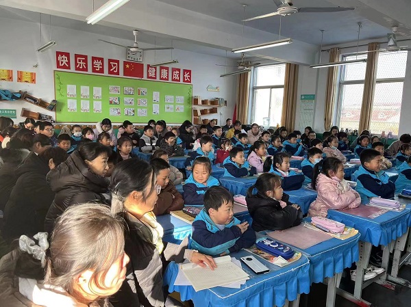 展魅力，促成长——平邑兴蒙学校举行“新课标 新课堂”骨干教师展示活动(图2)