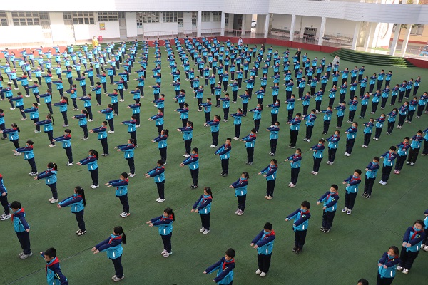 全县教育高质量发展观摩团莅临平邑兴蒙学校检查指导工作(图2)