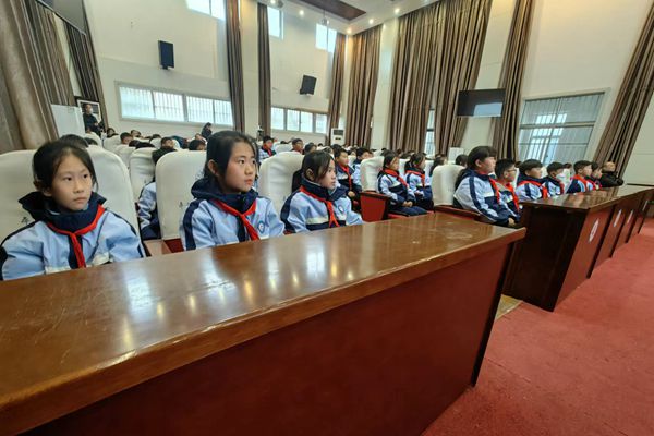 平邑县县中医院走进平邑县第二实验小学开展“中医药文化进校园”活动(图2)