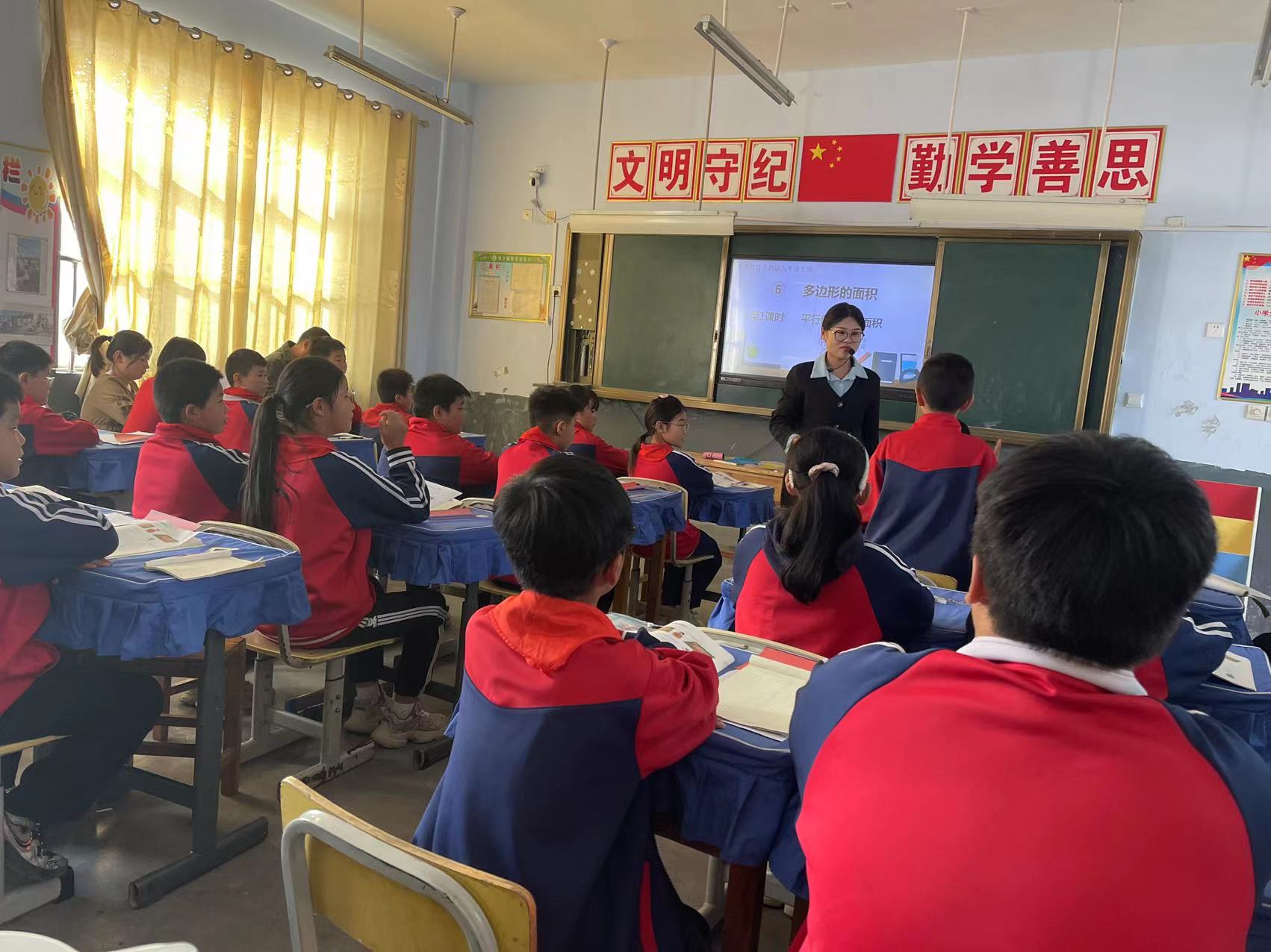 平邑县天宝学区举行“践行新课标 赋能新课堂”数学讲课比赛活动