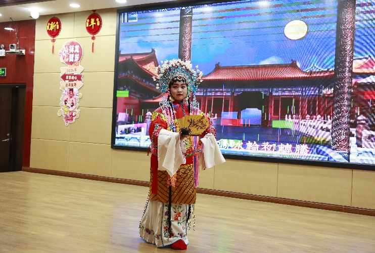 凝心聚力 继续前行 —平邑县第四实验小学庆元旦文艺演出暨优秀师生家长颁奖典礼(图4)