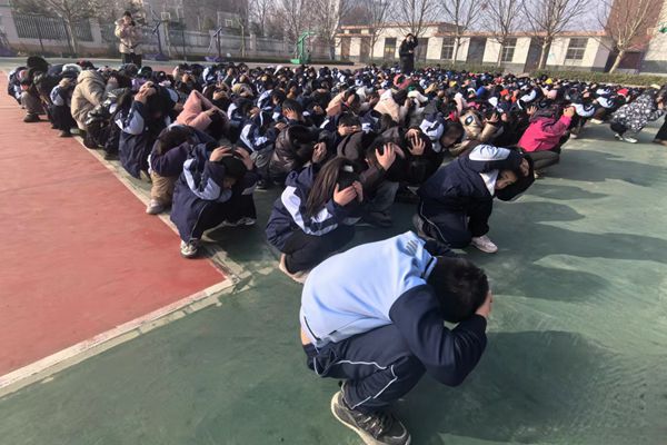 平邑县第二实验小学举行应急避险疏散演练活动(图2)