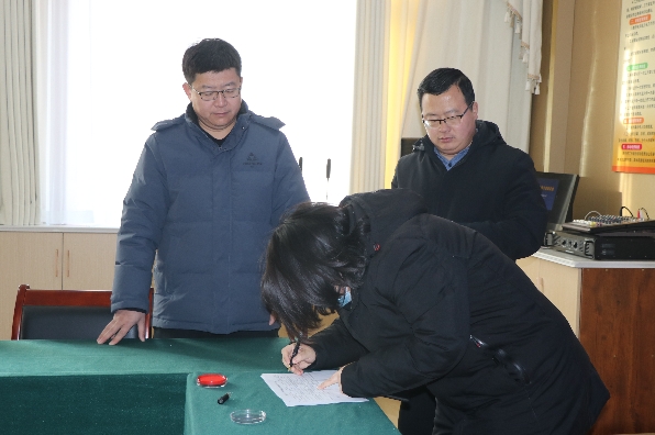 心手相牵 冬阳送暖 —平邑县第四实验小学开展2024年困难师生资助活动(图3)