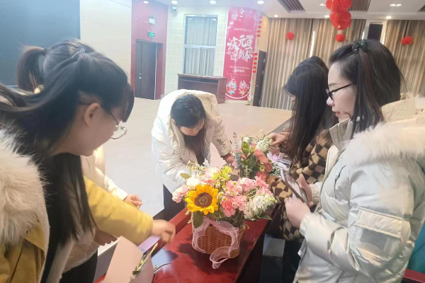 平邑县第四实验小学开展庆祝“三八妇女节”系列活动