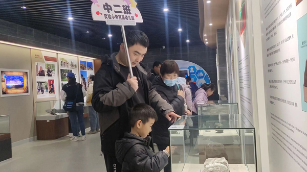 山东平邑：实验小学教育集团附属幼儿园开展亲子远足活动(图6)