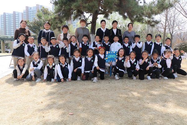 大自然 大社会都是活教材—兴蒙学校幼儿园走进明德公园开展社会实践活动(图4)