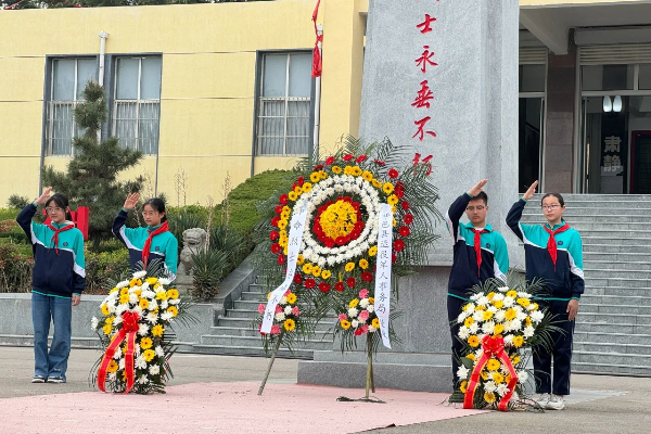 缅怀先烈，传承红色基因 ——平邑县第四实验小学开展清明祭英烈主题教育活动(图2)