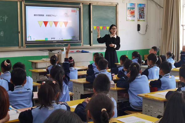 平邑县第二实验小学开展中青年教师融智课堂教学大比武活动(图1)