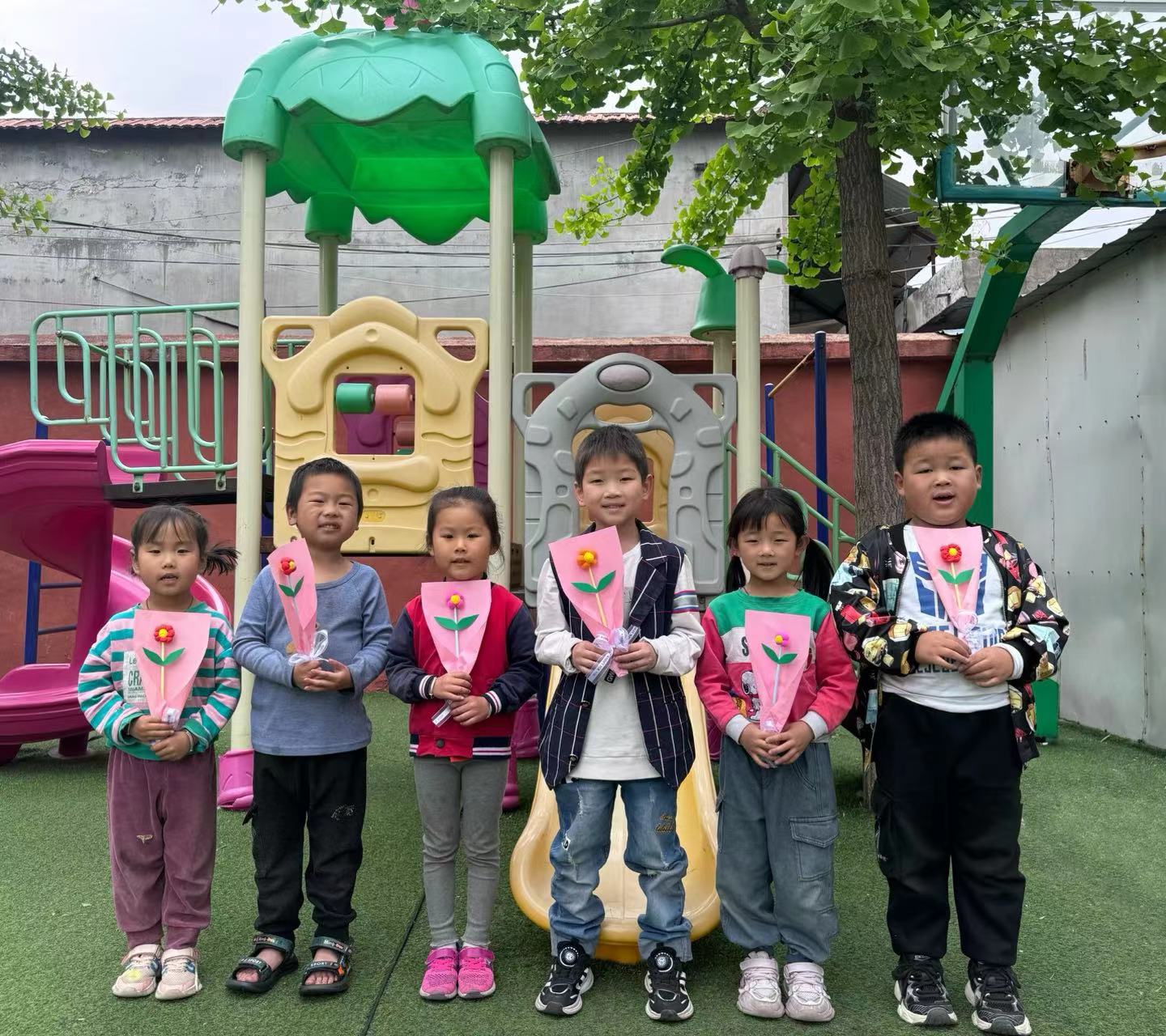 时光慢一点，爱你多一点---地方镇王家庄小学幼儿园母亲节主题活动(图2)