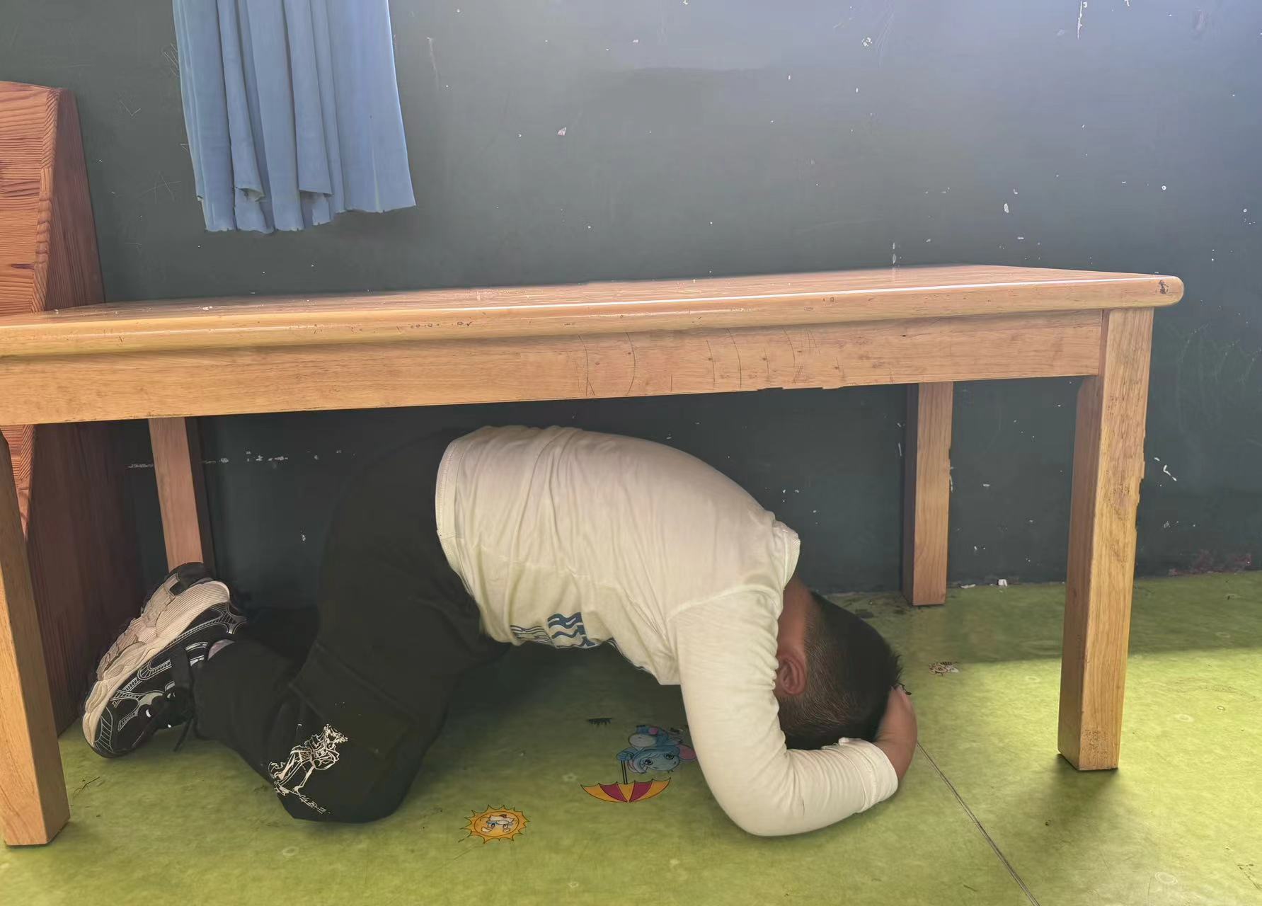 以练筑防，临阵不慌---地方镇王家庄小学幼儿园5.12防灾减灾主题活动(图2)