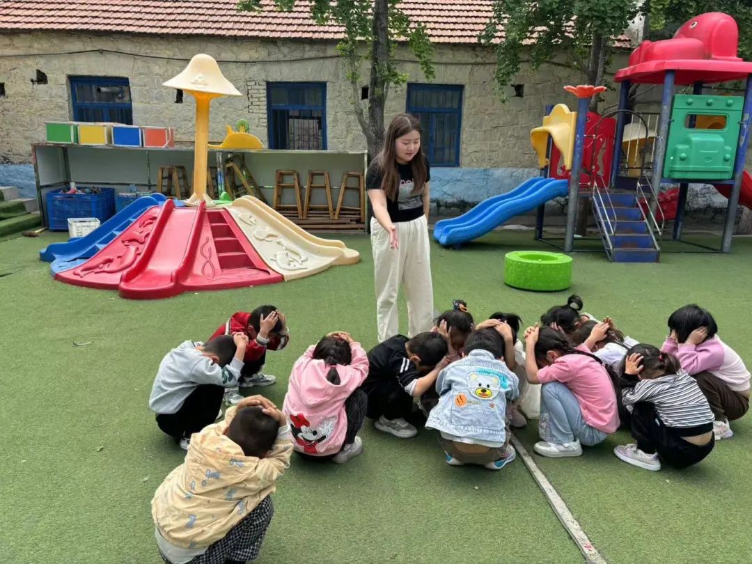 筑牢安全防线，我们在行动——地方镇闸口完小幼儿园5.12防灾减灾安全教育活动(图4)