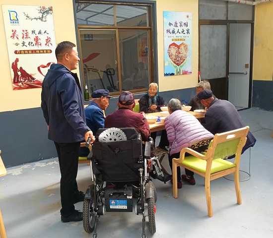 平邑县保太镇开展“饺香四溢暖人心 幸福食堂享幸福”志愿服务活动(图3)